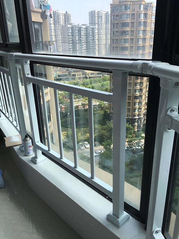 小型公寓安裝鋅鋼室內(nèi)飄窗