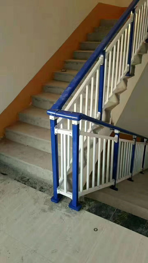 為新建小區(qū)安裝樓梯扶手